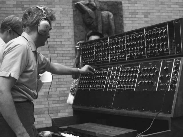История синтезатора